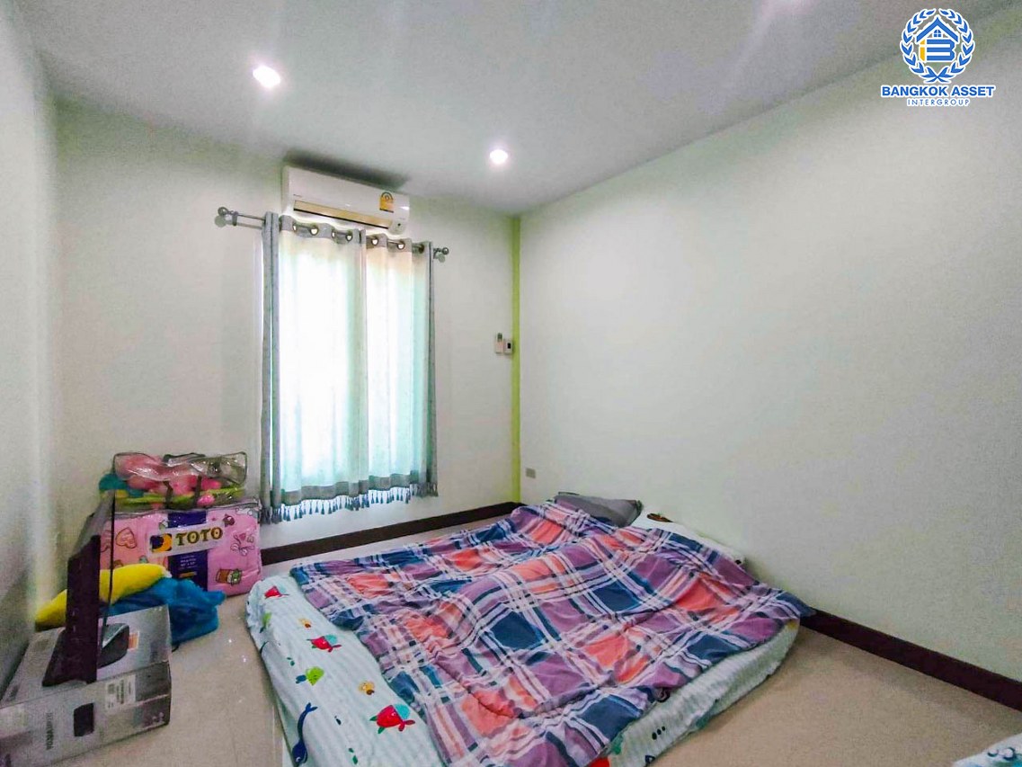 ทาวน์เฮ้าส์มือสอง นนทบุรี ม.บัวทองธานีพาร์ควิลล์12 บางกรวย-ไทรน้อย ตอบโจทย์ทุกการอยู่อาศัย บนเนื้อที่ 21 ตร.ว. ฟังก์ชัน 3 ห้องนอน 2 ห้องน้ำ 1 ที่จอดรถ พื้นที่กว้างขวาง สภาพดีพร้อมเข้าอยู่ ใกล้เซ็นทรัลเวสต์เกต เชื่อมต่อทุกการเดินทางด้วยรถไฟฟ้าสายสีม่วง "สถานีคลองบางไผ่"