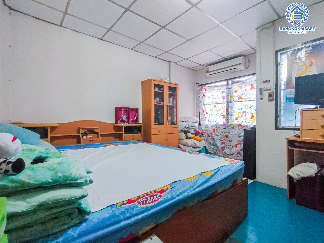 *****ทาวน์เฮาส์มือสองนนทบุรี บางบัวทอง ม.รัตนาธิเบศร์ เนื้อที่กว้าง 16 ตร.ว พร้อมขายกับฟังก์ชัน 2 ห้องนอน 1 ห้องน้ำ 1 ที่จอดรถ ทำเลเดินทางสะดวก เชื่อมต่อถนนกาญจนาภิเษก, จันทร์ทองเอี่ยม ใกล้ห้างสรรพสินค้า "เซ็นทรัลเวสเกต" และโครงการรถไฟฟ้าสายสีม่วง "สถานีตลาดบางใหญ่"