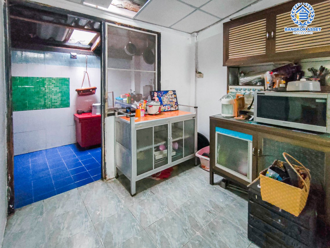 *****ทาวน์เฮาส์มือสองนนทบุรี บางบัวทอง ม.รัตนาธิเบศร์ เนื้อที่กว้าง 16 ตร.ว พร้อมขายกับฟังก์ชัน 2 ห้องนอน 1 ห้องน้ำ 1 ที่จอดรถ ทำเลเดินทางสะดวก เชื่อมต่อถนนกาญจนาภิเษก, จันทร์ทองเอี่ยม ใกล้ห้างสรรพสินค้า "เซ็นทรัลเวสเกต" และโครงการรถไฟฟ้าสายสีม่วง "สถานีตลาดบางใหญ่"