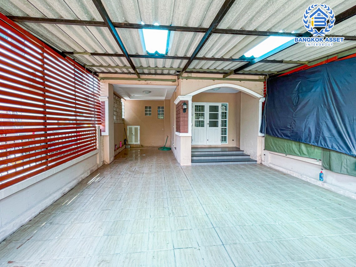 ทาวน์เฮ้าส์มือสอง นนทบุรี หลังมุม! ม.ศิลปการพาร์ค4 วัดลาดปลาดุก ต่อเติมเต็มพร้อมอยู่ เนื้อที่ 25 ตร.ว. ฟังก์ชันครบ 4 ห้องนอน 2 ห้องน้ำ 1 ที่จอดรถ บ้านสภาพสวยในราคาสุดคุ้มค่า บนทำเลเดินทาง สะดวกสบายใกล้ถนนใหญ่ เชื่อมต่อรถไฟฟ้าสายสีม่วง "สถานีคลองบางไผ่" ใกล้เซ็นทรัลเวสต์เกต