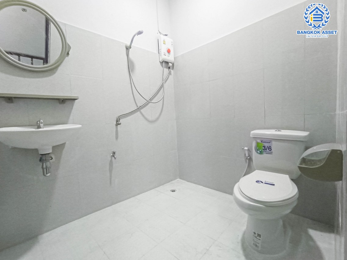 *****ทาวน์เฮ้าส์มือสองนนทบุรี ม.ร่มรื่นวิลล์ โครงการ6 กาญจนาภิเษก เนื้อที่มากเกือบ 19 ตร.ว. ฟังก์ชัน 2 ห้องนอน 2 ห้องน้ำ 1 ที่จอดรถ บ้านตกแต่งใหม่ พร้อมอยู่ บนทำเลสะดวก เชื่อมต่อ ถ.ราชพฤกษ์ และ ถ.นครอินทร์ เพียง 5 นาที ถึงจุดขึ้นทางด่วน