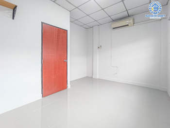 *****ทาวน์เฮ้าส์มือสองนนทบุรี ม.ร่มรื่นวิลล์ โครงการ6 กาญจนาภิเษก เนื้อที่มากเกือบ 19 ตร.ว. ฟังก์ชัน 2 ห้องนอน 2 ห้องน้ำ 1 ที่จอดรถ บ้านตกแต่งใหม่ พร้อมอยู่ บนทำเลสะดวก เชื่อมต่อ ถ.ราชพฤกษ์ และ ถ.นครอินทร์ เพียง 5 นาที ถึงจุดขึ้นทางด่วน