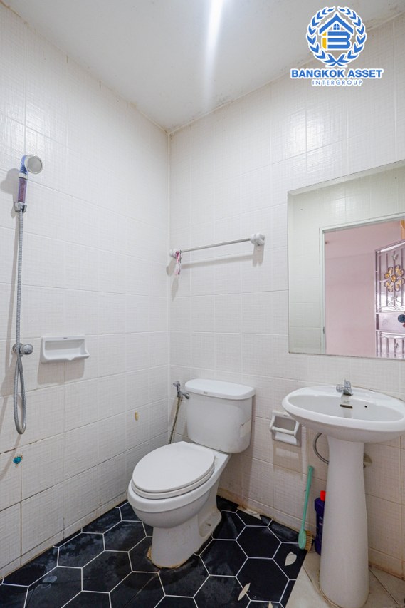 *****ทาวน์เฮ้าส์มือสองนนทบุรี ม.ทิพย์พิมานการ์เด้น บ้านกล้วย-ไทรน้อย เนื้อที่ 18 ตร.ว. ฟังก์ชัน 3 ห้องนอน 2 ห้องน้ำ บ้านสภาพดี น่าอยู่อาศัย บนทำเลดี เชื่อมต่อหลายเส้นทาง ใกล้เซ็นทรัลเวสต์เกต และรถไฟฟ้าสายสีม่วง "สถานีคลองบางไผ่"...