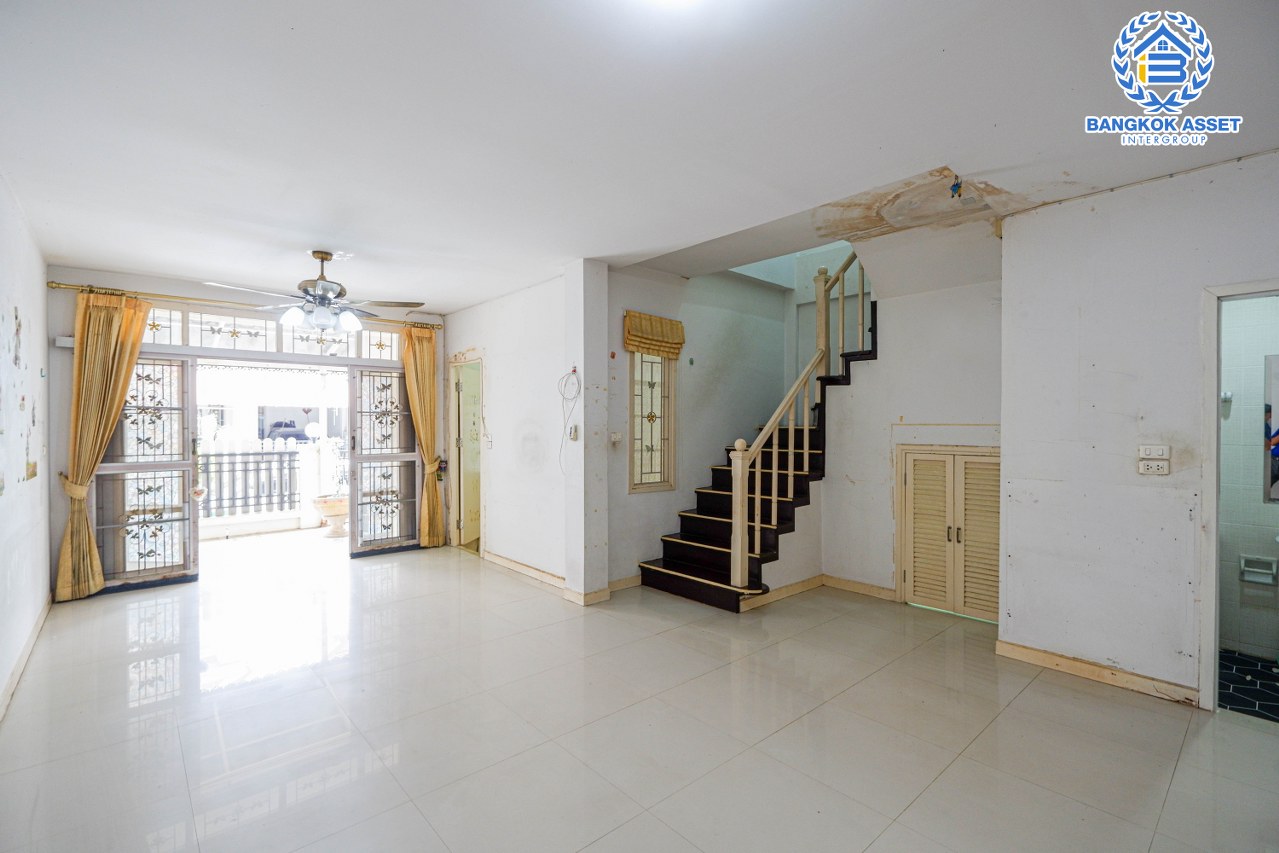 *****ทาวน์เฮ้าส์มือสองนนทบุรี ม.ทิพย์พิมานการ์เด้น บ้านกล้วย-ไทรน้อย เนื้อที่ 18 ตร.ว. ฟังก์ชัน 3 ห้องนอน 2 ห้องน้ำ บ้านสภาพดี น่าอยู่อาศัย บนทำเลดี เชื่อมต่อหลายเส้นทาง ใกล้เซ็นทรัลเวสต์เกต และรถไฟฟ้าสายสีม่วง "สถานีคลองบางไผ่"...