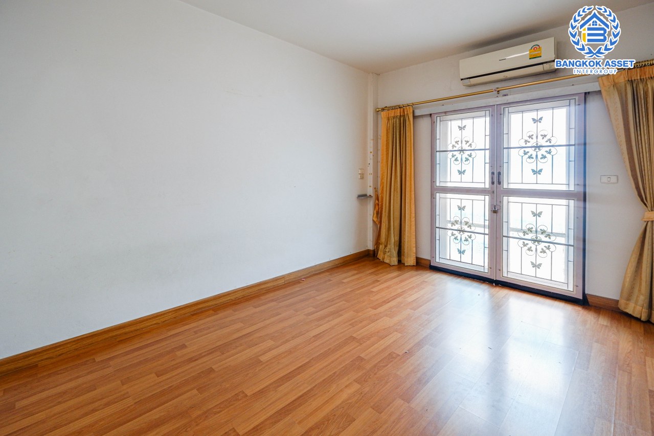 *****ทาวน์เฮ้าส์มือสองนนทบุรี ม.ทิพย์พิมานการ์เด้น บ้านกล้วย-ไทรน้อย เนื้อที่ 18 ตร.ว. ฟังก์ชัน 3 ห้องนอน 2 ห้องน้ำ บ้านสภาพดี น่าอยู่อาศัย บนทำเลดี เชื่อมต่อหลายเส้นทาง ใกล้เซ็นทรัลเวสต์เกต และรถไฟฟ้าสายสีม่วง "สถานีคลองบางไผ่"...