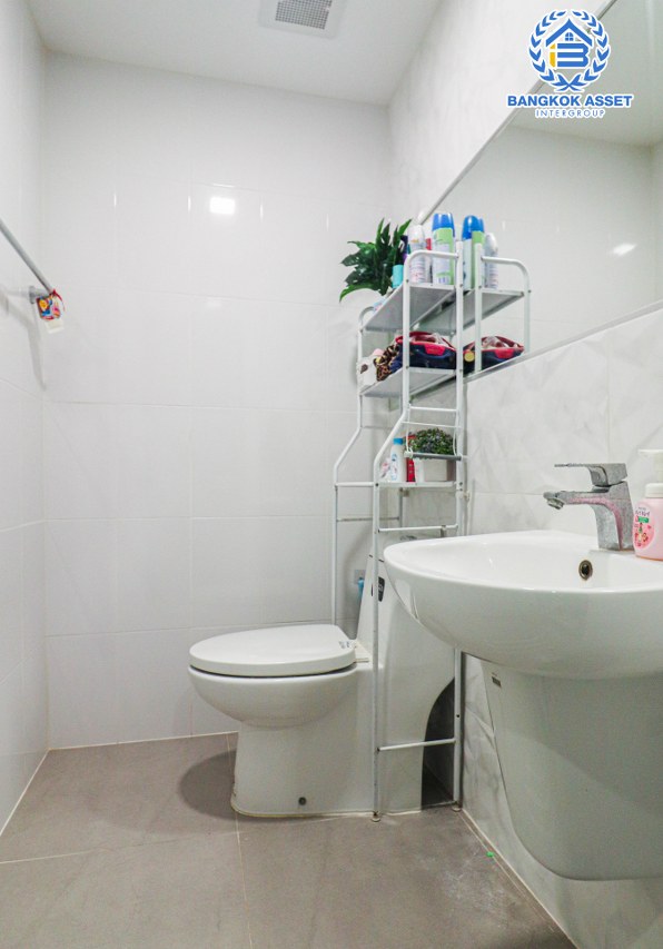 *****ทาวน์เฮ้าส์มือสอง ม.พาทิโอ วิภาวดี-สรงประภา เนื้อที่กว้าง 19.60 ตร.ว. ฟังก์ชัน 4 ห้องนอน 3 ห้องน้ำ 2 ที่จอดรถ บ้านสภาพสวยทำเลดี เชื่อมต่อถนนสรงประภา, ถนนแจ้งวัฒนะ, ถนนวิภาวดีรังสิต ใกล้รถไฟฟ้าสายสีแดง "สถานีดอนเมือง" และจุดขึ้นทางด่วน "ดอนเมือง"