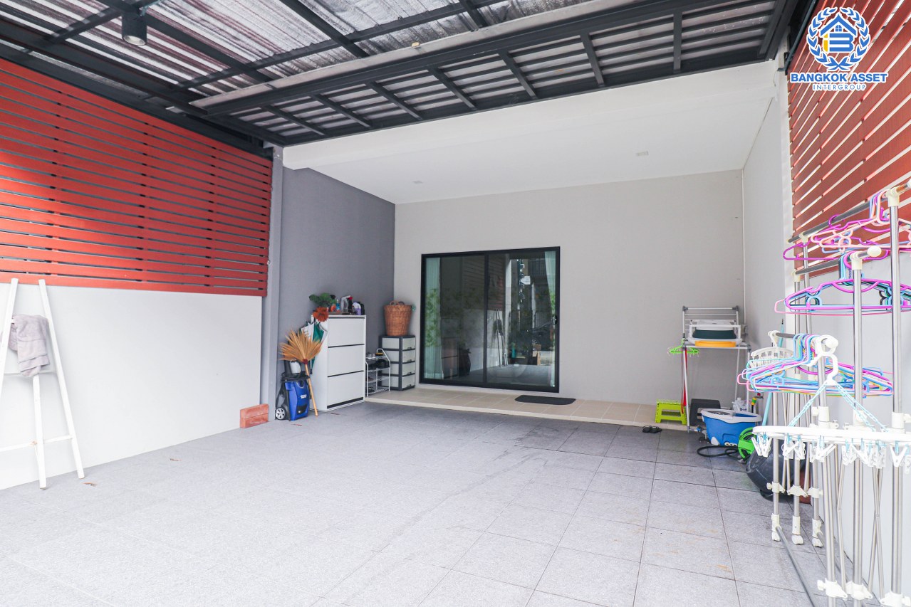 *****ทาวน์เฮ้าส์มือสอง ม.พาทิโอ วิภาวดี-สรงประภา เนื้อที่กว้าง 19.60 ตร.ว. ฟังก์ชัน 4 ห้องนอน 3 ห้องน้ำ 2 ที่จอดรถ บ้านสภาพสวยทำเลดี เชื่อมต่อถนนสรงประภา, ถนนแจ้งวัฒนะ, ถนนวิภาวดีรังสิต ใกล้รถไฟฟ้าสายสีแดง "สถานีดอนเมือง" และจุดขึ้นทางด่วน "ดอนเมือง"