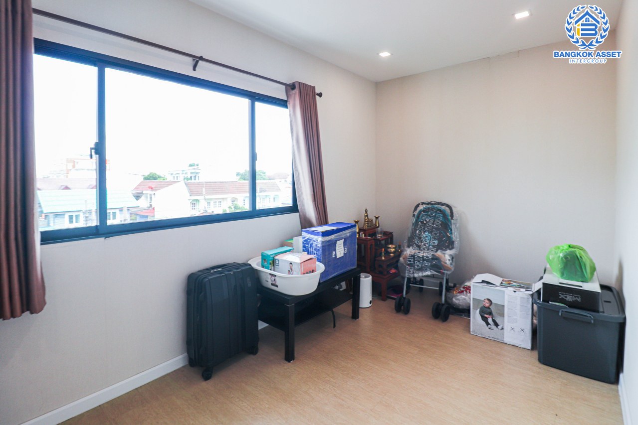 *****ทาวน์เฮ้าส์มือสอง ม.พาทิโอ วิภาวดี-สรงประภา เนื้อที่กว้าง 19.60 ตร.ว. ฟังก์ชัน 4 ห้องนอน 3 ห้องน้ำ 2 ที่จอดรถ บ้านสภาพสวยทำเลดี เชื่อมต่อถนนสรงประภา, ถนนแจ้งวัฒนะ, ถนนวิภาวดีรังสิต ใกล้รถไฟฟ้าสายสีแดง "สถานีดอนเมือง" และจุดขึ้นทางด่วน "ดอนเมือง"