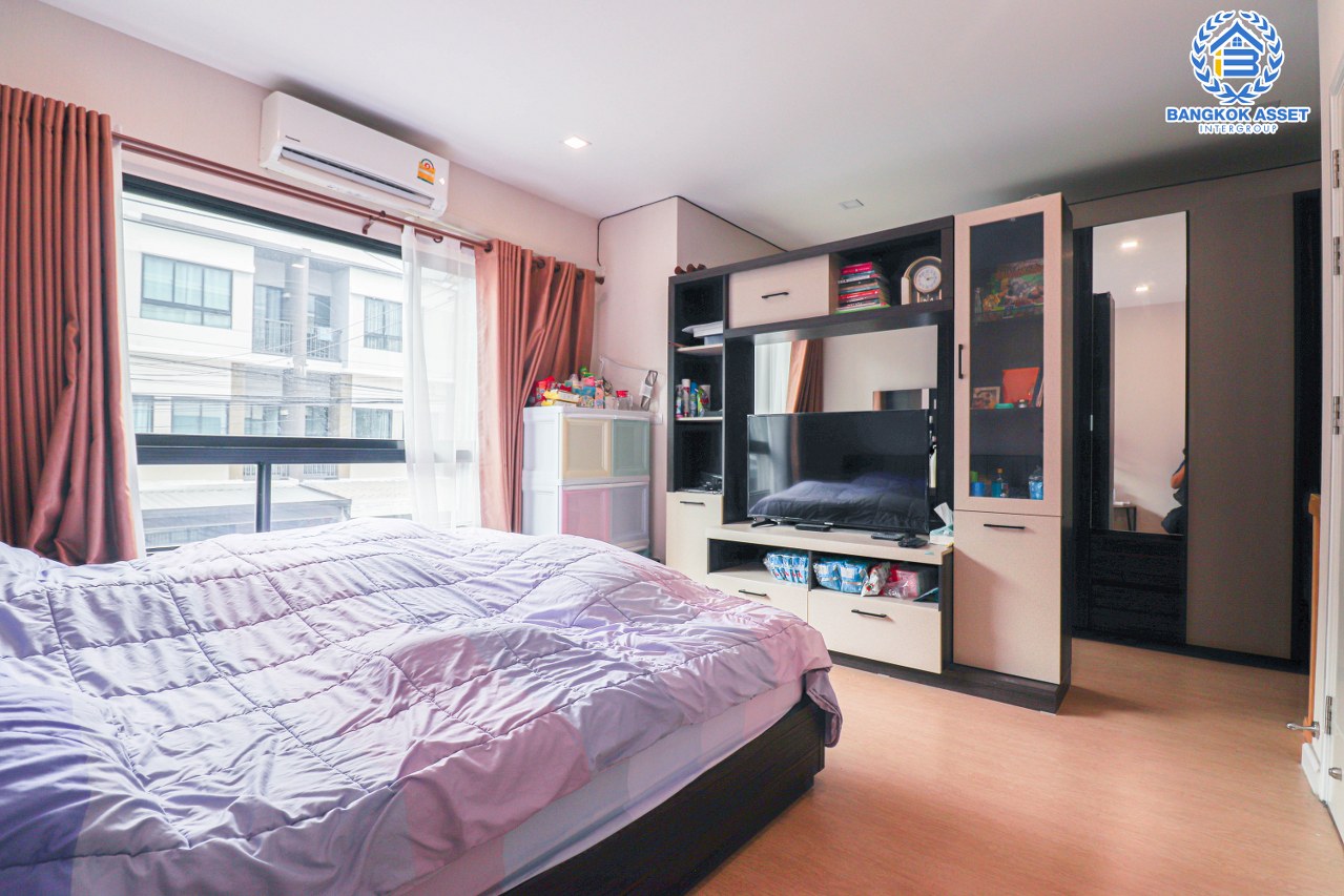 *****ทาวน์เฮ้าส์มือสอง ม.พาทิโอ วิภาวดี-สรงประภา เนื้อที่กว้าง 19.60 ตร.ว. ฟังก์ชัน 4 ห้องนอน 3 ห้องน้ำ 2 ที่จอดรถ บ้านสภาพสวยทำเลดี เชื่อมต่อถนนสรงประภา, ถนนแจ้งวัฒนะ, ถนนวิภาวดีรังสิต ใกล้รถไฟฟ้าสายสีแดง "สถานีดอนเมือง" และจุดขึ้นทางด่วน "ดอนเมือง"