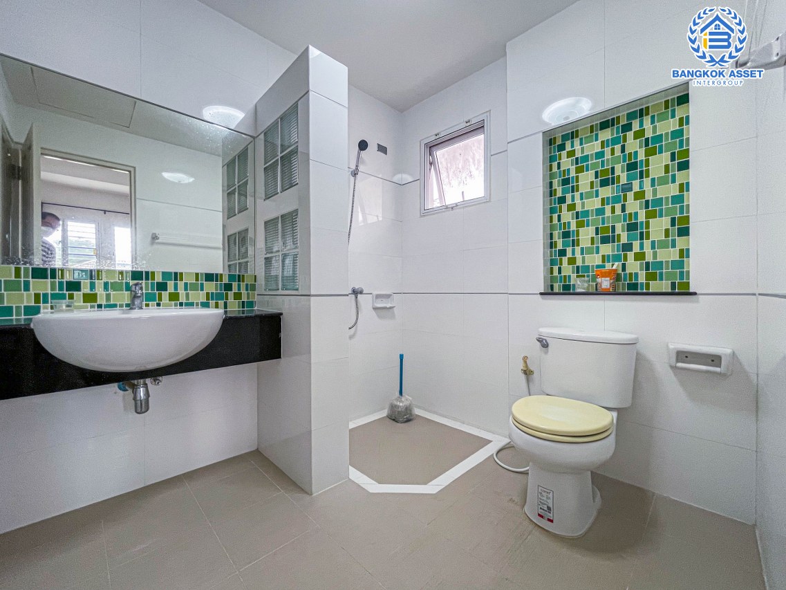 *****บ้านเดี่ยวมืองสอง นนทบุรี ม.ชวนชื่นโมดัส รัตนาธิเบศร์-ท่าอิฐ เนื้อที่กว้างเกือบ 51 ตร.ว. พร้อมฟังก์ชัน 3 ห้องนอน 2 ห้องน้ำ 2 ที่จอดรถ สภาพสวย บริเวณบ้านกว้างขวาง ส่วนกลางครบครัน เดินทางง่าย เข้า-ออกได้หลายเส้นทาง เชื่อมต่อรถไฟฟ้าสายสีม่วง "สถานีบางรักน้อยท่าอิฐ" และจุดขึ้นทางด่วน "งามวงศ์วาน"