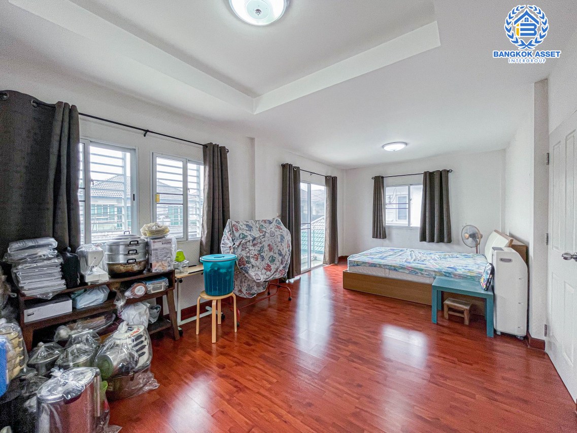 *****บ้านเดี่ยวมืองสอง นนทบุรี ม.ชวนชื่นโมดัส รัตนาธิเบศร์-ท่าอิฐ เนื้อที่กว้างเกือบ 51 ตร.ว. พร้อมฟังก์ชัน 3 ห้องนอน 2 ห้องน้ำ 2 ที่จอดรถ สภาพสวย บริเวณบ้านกว้างขวาง ส่วนกลางครบครัน เดินทางง่าย เข้า-ออกได้หลายเส้นทาง เชื่อมต่อรถไฟฟ้าสายสีม่วง "สถานีบางรักน้อยท่าอิฐ" และจุดขึ้นทางด่วน "งามวงศ์วาน"