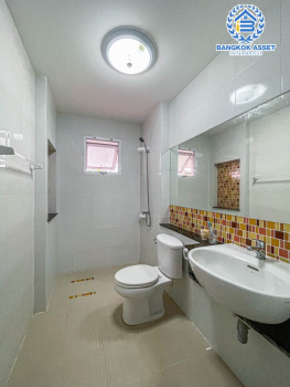 *****บ้านเดี่ยวมืองสอง นนทบุรี ม.ชวนชื่นโมดัส รัตนาธิเบศร์-ท่าอิฐ เนื้อที่กว้างเกือบ 51 ตร.ว. พร้อมฟังก์ชัน 3 ห้องนอน 2 ห้องน้ำ 2 ที่จอดรถ สภาพสวย บริเวณบ้านกว้างขวาง ส่วนกลางครบครัน เดินทางง่าย เข้า-ออกได้หลายเส้นทาง เชื่อมต่อรถไฟฟ้าสายสีม่วง "สถานีบางรักน้อยท่าอิฐ" และจุดขึ้นทางด่วน "งามวงศ์วาน"