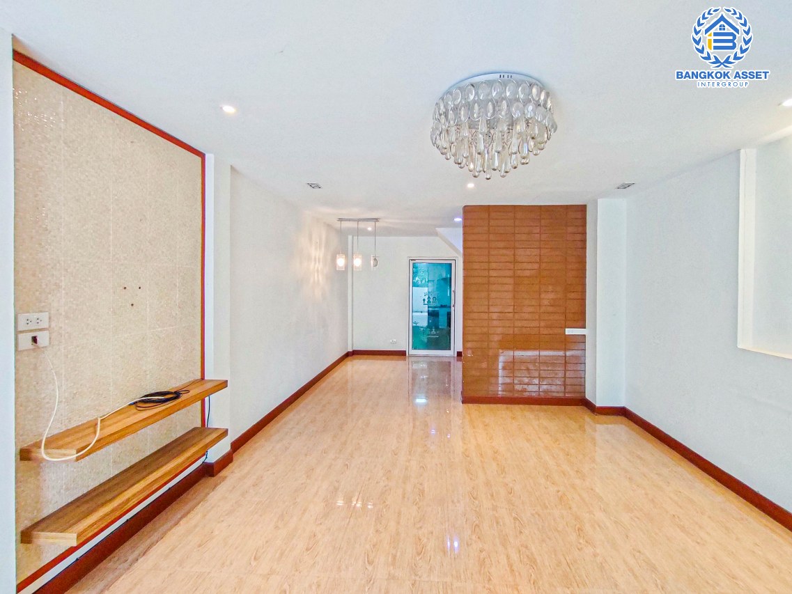 *****ทาวน์เฮาส์มือสองนนทบุรี ม.สิรีนเฮ้าส์ รัตนาธิเบศร์ เนื้อที่ 20.1 สภาพดี พร้อมฟังก์ชัน 2 ห้องน้ำ 2 ห้องน้ำ พิเศษฟรี! 4 เครื่องปรับอากาศ ทำเลเดินทางสะดวก ใกล้โครงการรถไฟฟ้าสายสีม่วง "สถานีไทรม้า" และห้างสรรพสินค้า "เซ็นทรัลรัตนาธิเบศร์"