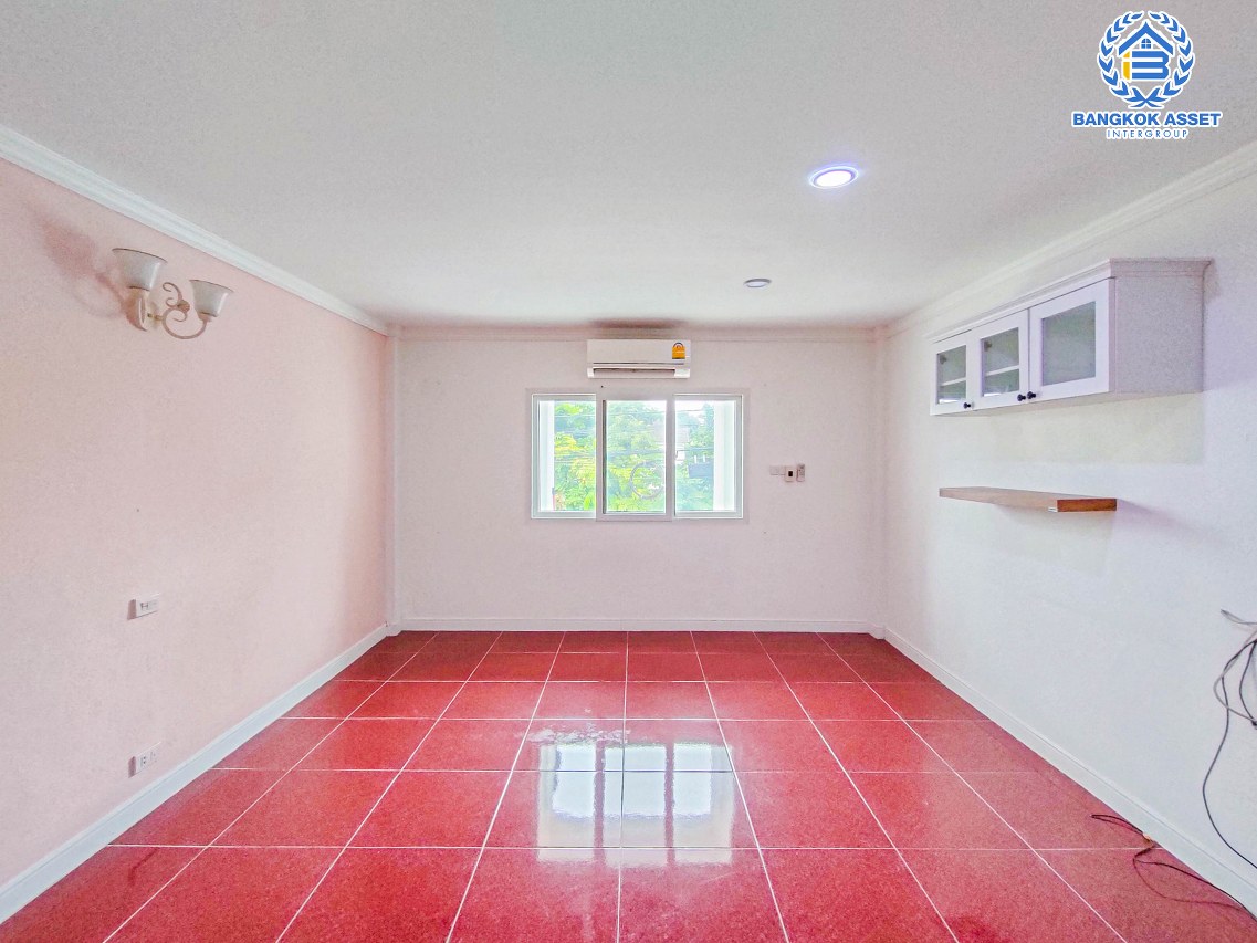 *****ทาวน์เฮาส์มือสองนนทบุรี ม.สิรีนเฮ้าส์ รัตนาธิเบศร์ เนื้อที่ 20.1 สภาพดี พร้อมฟังก์ชัน 2 ห้องน้ำ 2 ห้องน้ำ พิเศษฟรี! 4 เครื่องปรับอากาศ ทำเลเดินทางสะดวก ใกล้โครงการรถไฟฟ้าสายสีม่วง "สถานีไทรม้า" และห้างสรรพสินค้า "เซ็นทรัลรัตนาธิเบศร์"