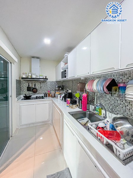 บ้านแฝดมือสองกรุงเทพมหานคร ม.คาซ่าวิลล์ วัชพล-เพิ่มสิน เนื้อที่กว้างเกือบถึง 39 ตร.ว สภาพดีพร้อมขาย กับฟังกชัน 3 ห้องนอน 2 ห้องน้ำ 2 ที่จอดรถ พิเศษสุดคุ้ม! 4 เครื่องปรับอากาศและ 1 เครื่องทำน้ำอุ่น บนทำเลดี ใกล้สนามบินดอนเมือง