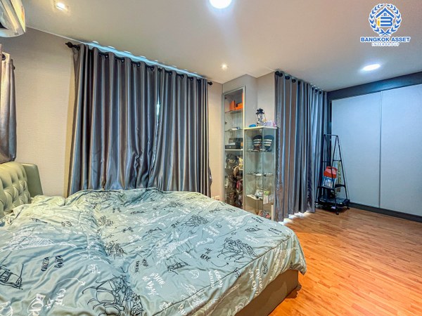 บ้านแฝดมือสองกรุงเทพมหานคร ม.คาซ่าวิลล์ วัชพล-เพิ่มสิน เนื้อที่กว้างเกือบถึง 39 ตร.ว สภาพดีพร้อมขาย กับฟังกชัน 3 ห้องนอน 2 ห้องน้ำ 2 ที่จอดรถ พิเศษสุดคุ้ม! 4 เครื่องปรับอากาศและ 1 เครื่องทำน้ำอุ่น บนทำเลดี ใกล้สนามบินดอนเมือง