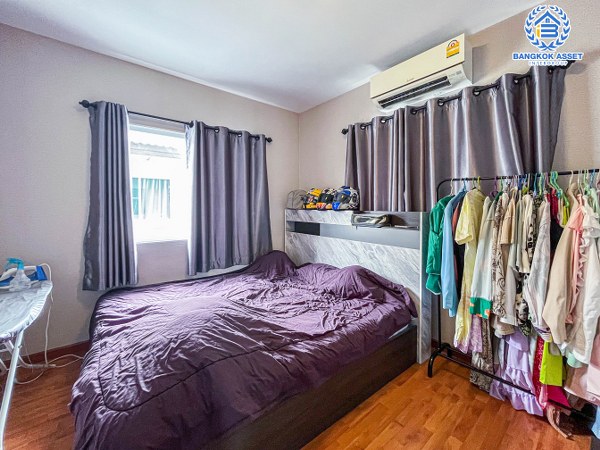 บ้านแฝดมือสองกรุงเทพมหานคร ม.คาซ่าวิลล์ วัชพล-เพิ่มสิน เนื้อที่กว้างเกือบถึง 39 ตร.ว สภาพดีพร้อมขาย กับฟังกชัน 3 ห้องนอน 2 ห้องน้ำ 2 ที่จอดรถ พิเศษสุดคุ้ม! 4 เครื่องปรับอากาศและ 1 เครื่องทำน้ำอุ่น บนทำเลดี ใกล้สนามบินดอนเมือง