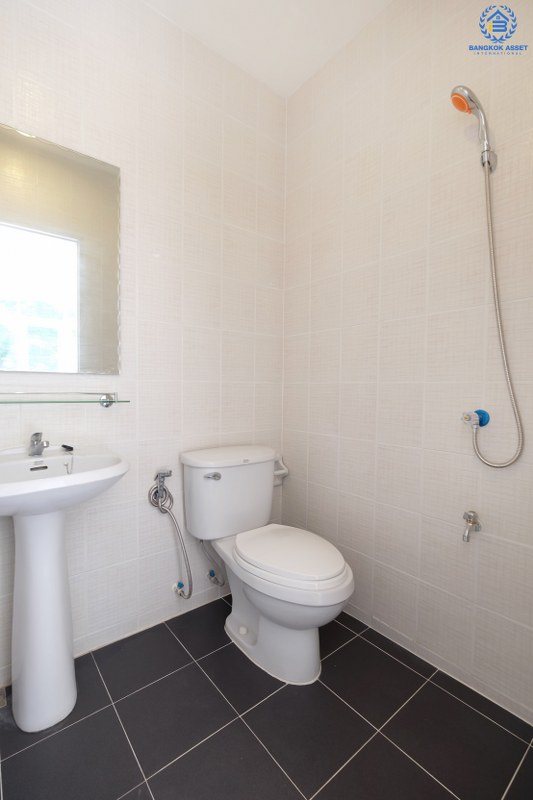 ทาวน์โฮมตกแต่งใหม่ สไตล์โมเดิร์น ห้องมุม! หมู่บ้านทิพย์พิมานการ์เด้นท์ ถนนกาญจนาภิเษก (หน้ากว้าง 6 เมตร) บรรยากาศดี สภาพแวดล้อมน่าอยู่ บ้านอยู่ต้นโครงการ เดินทางสะดวกเข้า-ออกได้ 2 เส้นทางหลัก ได้แก่ ซอยวัดลาดปลาดุก , บ้านกล้วย-ไทรน้อย ใกล้ห้างสรรพสินค้าเซนทรัลเวสท์เกต และรถไฟฟ้าสถานี "คลองบางไผ่"