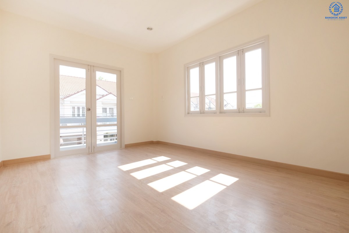 ทาวน์โฮมตกแต่งใหม่ สไตล์โมเดิร์น ห้องมุม! หมู่บ้านทิพย์พิมานการ์เด้นท์ ถนนกาญจนาภิเษก (หน้ากว้าง 6 เมตร) บรรยากาศดี สภาพแวดล้อมน่าอยู่ บ้านอยู่ต้นโครงการ เดินทางสะดวกเข้า-ออกได้ 2 เส้นทางหลัก ได้แก่ ซอยวัดลาดปลาดุก , บ้านกล้วย-ไทรน้อย ใกล้ห้างสรรพสินค้าเซนทรัลเวสท์เกต และรถไฟฟ้าสถานี "คลองบางไผ่"