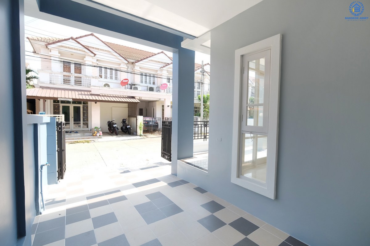 ทาวน์โฮมตกแต่งใหม่ สไตล์โมเดิร์น ห้องมุม! หมู่บ้านทิพย์พิมานการ์เด้นท์ ถนนกาญจนาภิเษก (หน้ากว้าง 6 เมตร) บรรยากาศดี สภาพแวดล้อมน่าอยู่ บ้านอยู่ต้นโครงการ เดินทางสะดวกเข้า-ออกได้ 2 เส้นทางหลัก ได้แก่ ซอยวัดลาดปลาดุก , บ้านกล้วย-ไทรน้อย ใกล้ห้างสรรพสินค้าเซนทรัลเวสท์เกต และรถไฟฟ้าสถานี "คลองบางไผ่"