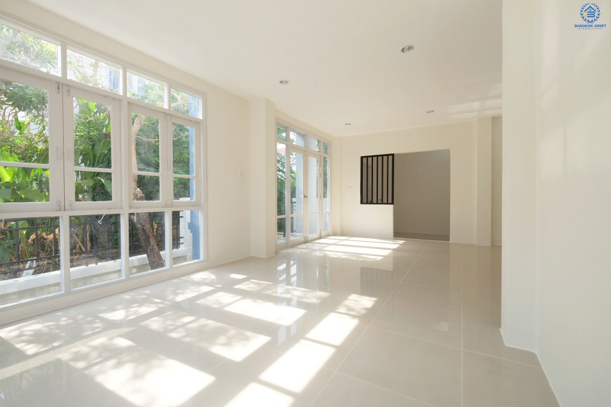 ทาวน์โฮมตกแต่งใหม่ สไตล์โมเดิร์น ห้องมุม! หมู่บ้านทิพย์พิมานการ์เด้นท์ ถนนกาญจนาภิเษก (หน้ากว้าง 6 เมตร) บรรยากาศดี สภาพแวดล้อมน่าอยู่ บ้านอยู่ต้นโครงการ เดินทางสะดวกเข้า-ออกได้ 2 เส้นทางหลัก ได้แก่ ซอยวัดลาดปลาดุก , บ้านกล้วย-ไทรน้อย ใกล้ห้างสรรพสินค้าเซนทรัลเวสท์เกต และรถไฟฟ้าสถานี "คลองบางไผ่"