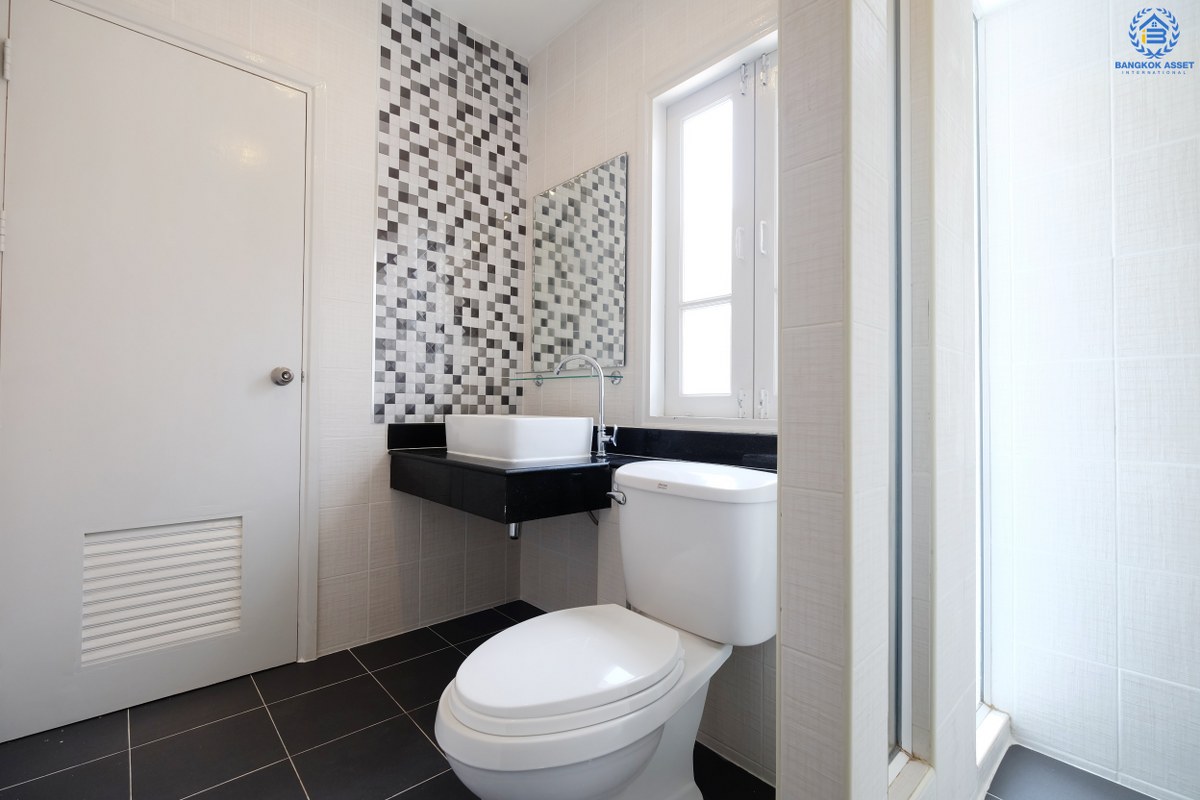 ทาวน์โฮมตกแต่งใหม่ สไตล์โมเดิร์น ห้องมุม! หมู่บ้านทิพย์พิมานการ์เด้นท์ ถนนกาญจนาภิเษก (หน้ากว้าง 6 เมตร) บรรยากาศดี สภาพแวดล้อมน่าอยู่ บ้านอยู่ต้นโครงการ เดินทางสะดวกเข้า-ออกได้ 2 เส้นทางหลัก ได้แก่ ซอยวัดลาดปลาดุก , บ้านกล้วย-ไทรน้อย ใกล้ห้างสรรพสินค้าเซนทรัลเวสท์เกต และรถไฟฟ้าสถานี "คลองบางไผ่"