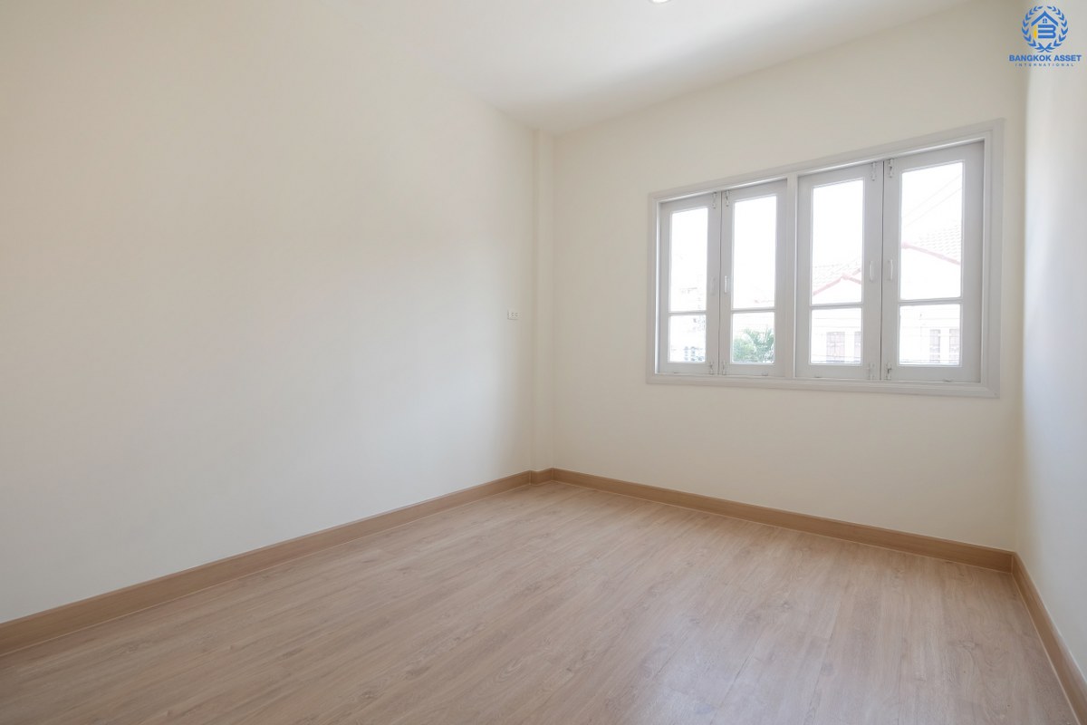 ทาวน์โฮมตกแต่งใหม่ สไตล์โมเดิร์น ห้องมุม! หมู่บ้านทิพย์พิมานการ์เด้นท์ ถนนกาญจนาภิเษก (หน้ากว้าง 6 เมตร) บรรยากาศดี สภาพแวดล้อมน่าอยู่ บ้านอยู่ต้นโครงการ เดินทางสะดวกเข้า-ออกได้ 2 เส้นทางหลัก ได้แก่ ซอยวัดลาดปลาดุก , บ้านกล้วย-ไทรน้อย ใกล้ห้างสรรพสินค้าเซนทรัลเวสท์เกต และรถไฟฟ้าสถานี "คลองบางไผ่"