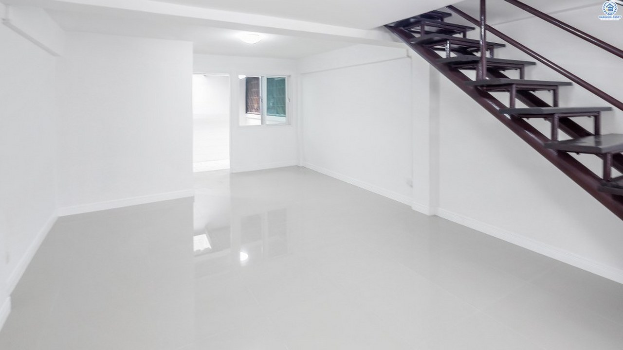 ทาวน์โฮมมือสองกรุงเทพฯ ม.ธันยกานต์ มัยลาภ เนื้อที่ 17 ตร.ว. ฟังก์ชันจัดเต็ม 3 ห้องนอน 3 ห้องน้ำ 1 ที่จอดรถ บ้านตกแต่งใหม่ พร้อมอยู่ บนสุดยอดทำเล! ใกล้แฟชั่นไอซ์แลนด์ รามอินทรา และทางด่วน "รามอินทรา-อาจณรงค์"