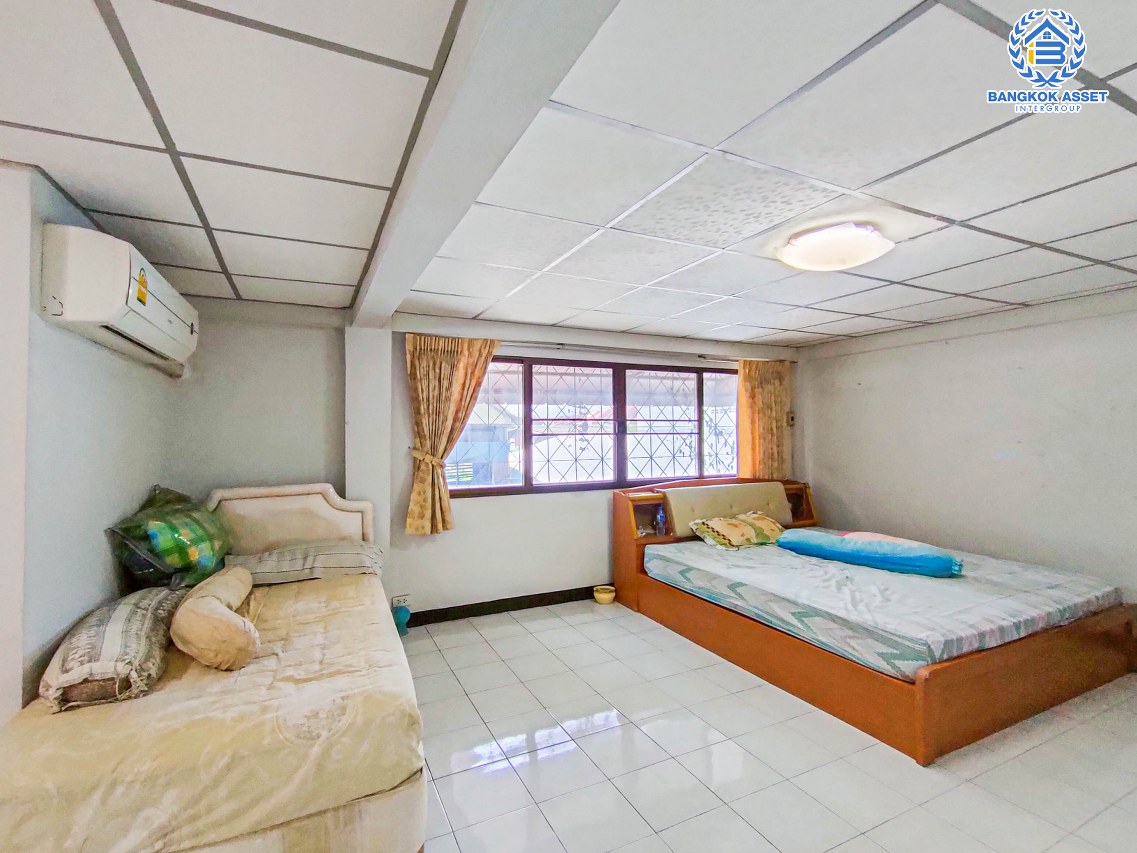 *****อาคารพาณิชย์มือสองกรุงเทพฯ ซอยสินเนรมิต เพชรเกษม เนื้อที่กว้างถึง 32 ตร.ว. ฟังก์ชัน 5 ห้องนอน 3 ห้องน้ำ อาคารพาณิชย์ต่อเติมเต็ม ค้าขายได้ บนทำเลดี เพียง 20 นาทีก็ถึงรถไฟฟ้าสายสีน้ำเงิน "สถานีหลักสอง" จองเลย!