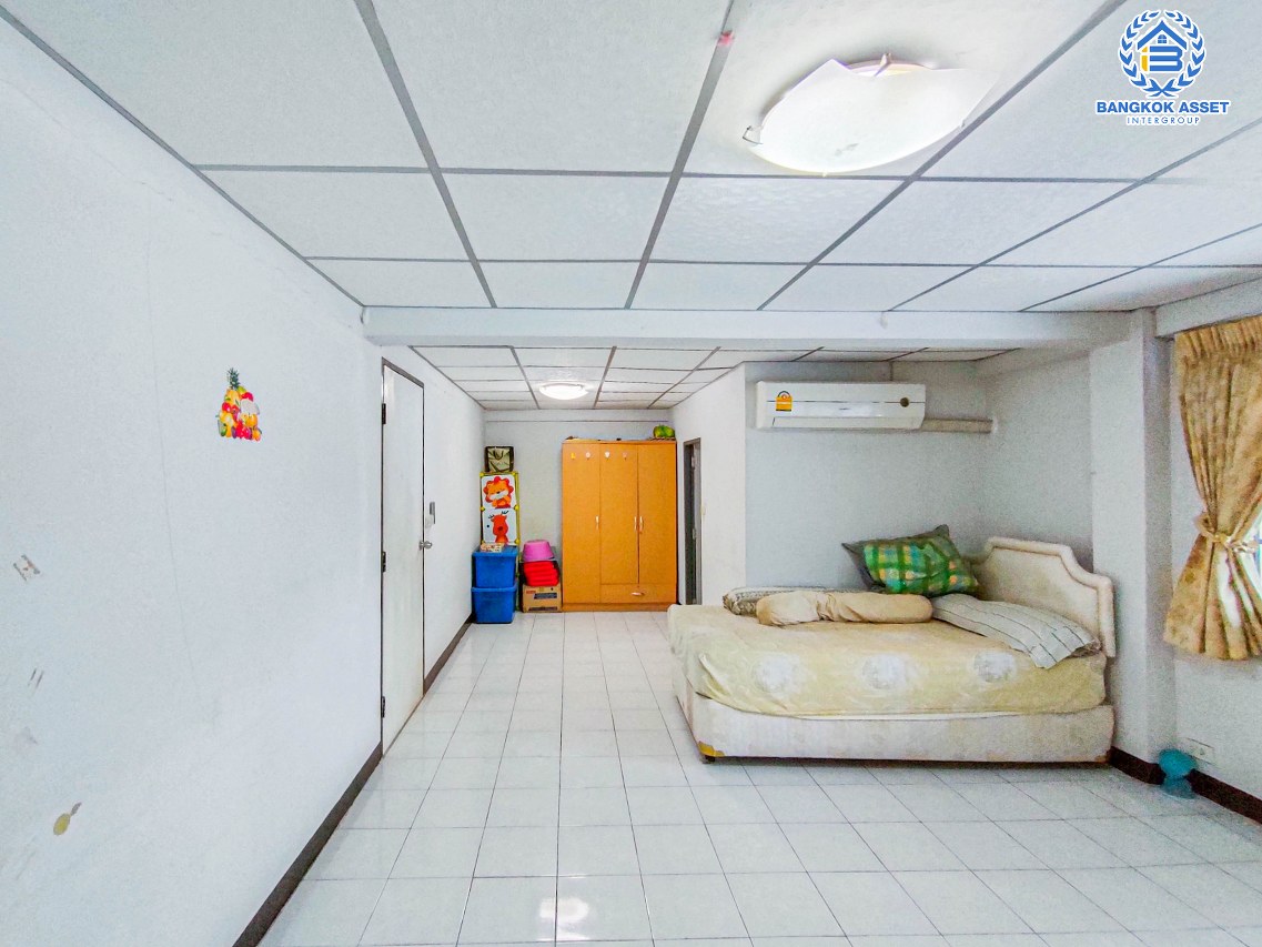 *****อาคารพาณิชย์มือสองกรุงเทพฯ ซอยสินเนรมิต เพชรเกษม เนื้อที่กว้างถึง 32 ตร.ว. ฟังก์ชัน 5 ห้องนอน 3 ห้องน้ำ อาคารพาณิชย์ต่อเติมเต็ม ค้าขายได้ บนทำเลดี เพียง 20 นาทีก็ถึงรถไฟฟ้าสายสีน้ำเงิน "สถานีหลักสอง" จองเลย!