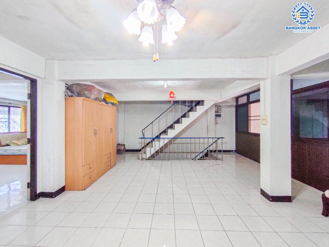 *****อาคารพาณิชย์มือสองกรุงเทพฯ ซอยสินเนรมิต เพชรเกษม เนื้อที่กว้างถึง 32 ตร.ว. ฟังก์ชัน 5 ห้องนอน 3 ห้องน้ำ อาคารพาณิชย์ต่อเติมเต็ม ค้าขายได้ บนทำเลดี เพียง 20 นาทีก็ถึงรถไฟฟ้าสายสีน้ำเงิน "สถานีหลักสอง" จองเลย!