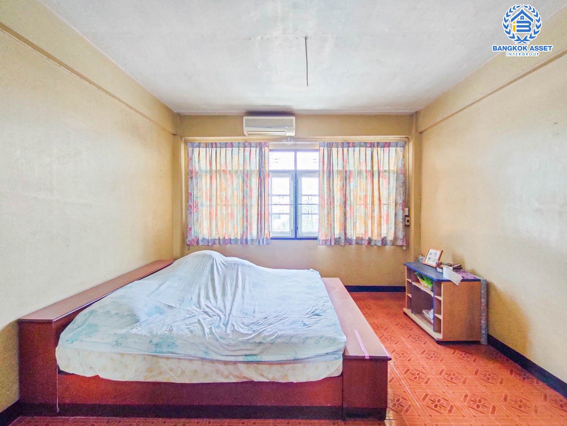 *****อาคารพาณิชย์มือสองกรุงเทพฯ ซอยสินเนรมิต เพชรเกษม เนื้อที่กว้างถึง 32 ตร.ว. ฟังก์ชัน 5 ห้องนอน 3 ห้องน้ำ อาคารพาณิชย์ต่อเติมเต็ม ค้าขายได้ บนทำเลดี เพียง 20 นาทีก็ถึงรถไฟฟ้าสายสีน้ำเงิน "สถานีหลักสอง" จองเลย!