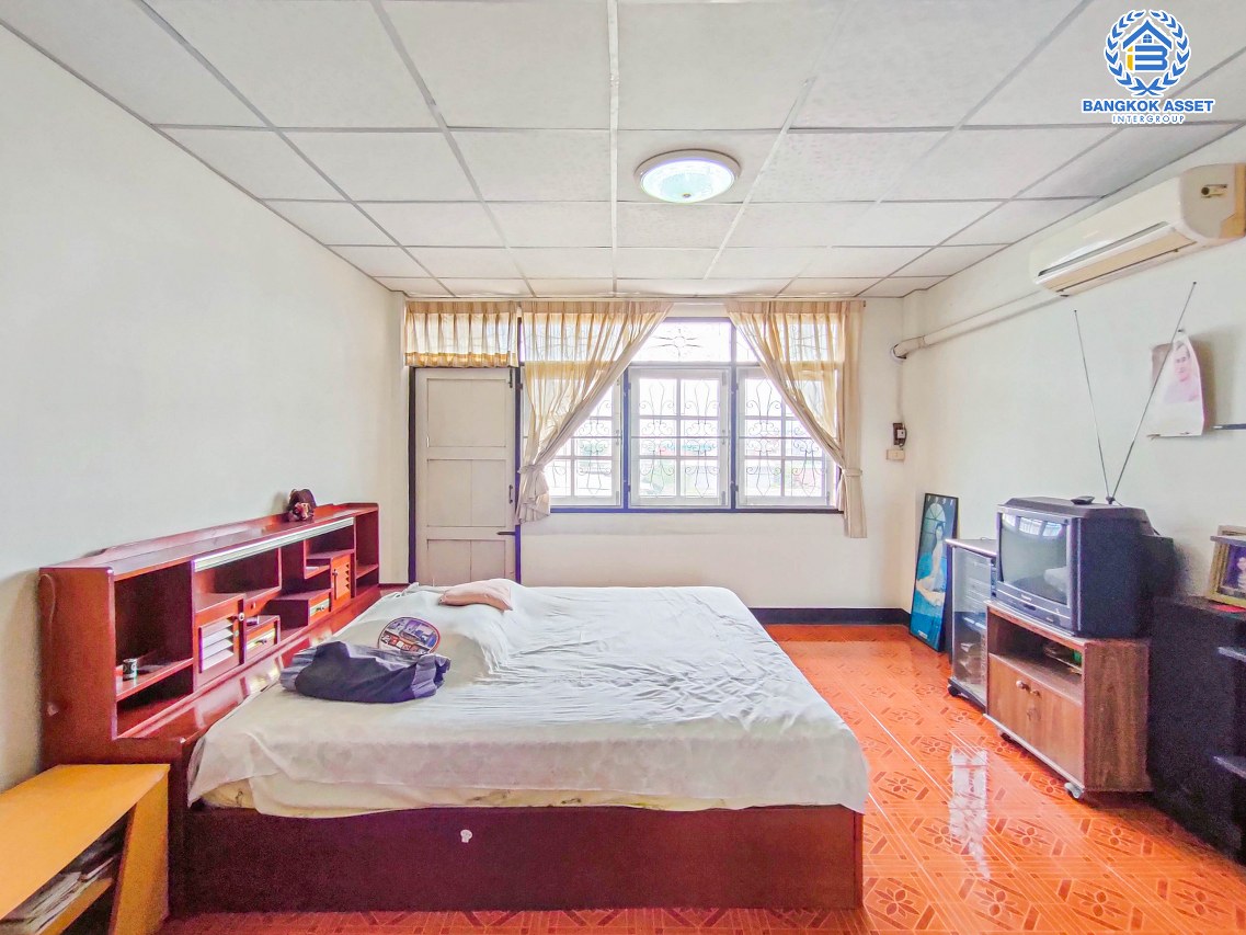 *****อาคารพาณิชย์มือสองกรุงเทพฯ ซอยสินเนรมิต เพชรเกษม เนื้อที่กว้างถึง 32 ตร.ว. ฟังก์ชัน 5 ห้องนอน 3 ห้องน้ำ อาคารพาณิชย์ต่อเติมเต็ม ค้าขายได้ บนทำเลดี เพียง 20 นาทีก็ถึงรถไฟฟ้าสายสีน้ำเงิน "สถานีหลักสอง" จองเลย!