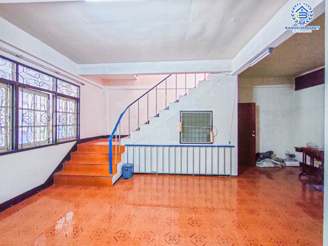 *****อาคารพาณิชย์มือสองกรุงเทพฯ ซอยสินเนรมิต เพชรเกษม เนื้อที่กว้างถึง 32 ตร.ว. ฟังก์ชัน 5 ห้องนอน 3 ห้องน้ำ อาคารพาณิชย์ต่อเติมเต็ม ค้าขายได้ บนทำเลดี เพียง 20 นาทีก็ถึงรถไฟฟ้าสายสีน้ำเงิน "สถานีหลักสอง" จองเลย!