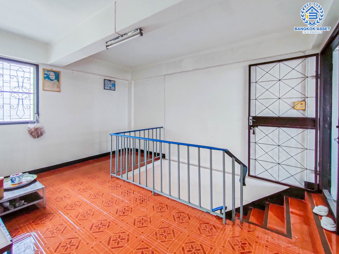 *****อาคารพาณิชย์มือสองกรุงเทพฯ ซอยสินเนรมิต เพชรเกษม เนื้อที่กว้างถึง 32 ตร.ว. ฟังก์ชัน 5 ห้องนอน 3 ห้องน้ำ อาคารพาณิชย์ต่อเติมเต็ม ค้าขายได้ บนทำเลดี เพียง 20 นาทีก็ถึงรถไฟฟ้าสายสีน้ำเงิน "สถานีหลักสอง" จองเลย!