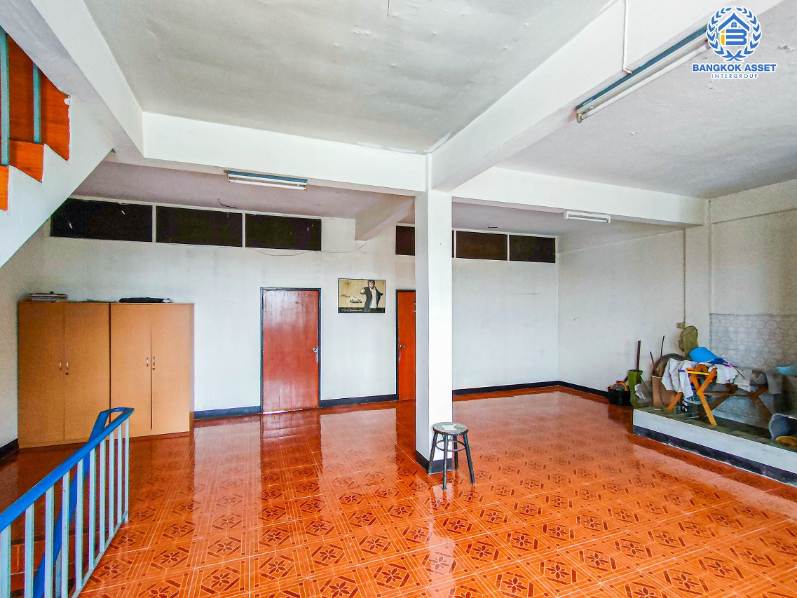 *****อาคารพาณิชย์มือสองกรุงเทพฯ ซอยสินเนรมิต เพชรเกษม เนื้อที่กว้างถึง 32 ตร.ว. ฟังก์ชัน 5 ห้องนอน 3 ห้องน้ำ อาคารพาณิชย์ต่อเติมเต็ม ค้าขายได้ บนทำเลดี เพียง 20 นาทีก็ถึงรถไฟฟ้าสายสีน้ำเงิน "สถานีหลักสอง" จองเลย!