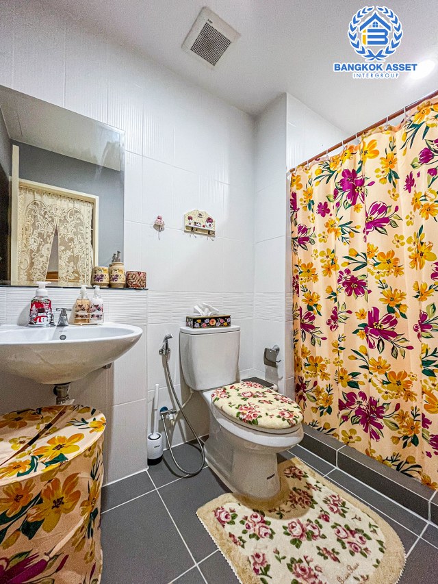 *****ทาวน์โฮมมือสองกรุงเทพฯ ม.บ้านกลางเมือง พระราม9-อ่อนนุช เนื้อที่ 18.1 ตร.ว. ฟังก์ชัน 3 ห้องนอน 3 ห้องน้ำ 2 ที่จอดรถ บนทำเลใกล้สนามบินสุวรรณภูมิ, รถไฟฟ้าสายแอร์พอร์ต เรล ลิงค์ "สถานีบ้านทับช้าง" และทางด่วน "มอเตอร์เวย์ ชลบุรี"