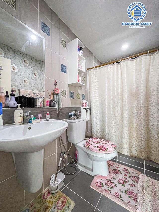 *****ทาวน์โฮมมือสองกรุงเทพฯ ม.บ้านกลางเมือง พระราม9-อ่อนนุช เนื้อที่ 18.1 ตร.ว. ฟังก์ชัน 3 ห้องนอน 3 ห้องน้ำ 2 ที่จอดรถ บนทำเลใกล้สนามบินสุวรรณภูมิ, รถไฟฟ้าสายแอร์พอร์ต เรล ลิงค์ "สถานีบ้านทับช้าง" และทางด่วน "มอเตอร์เวย์ ชลบุรี"