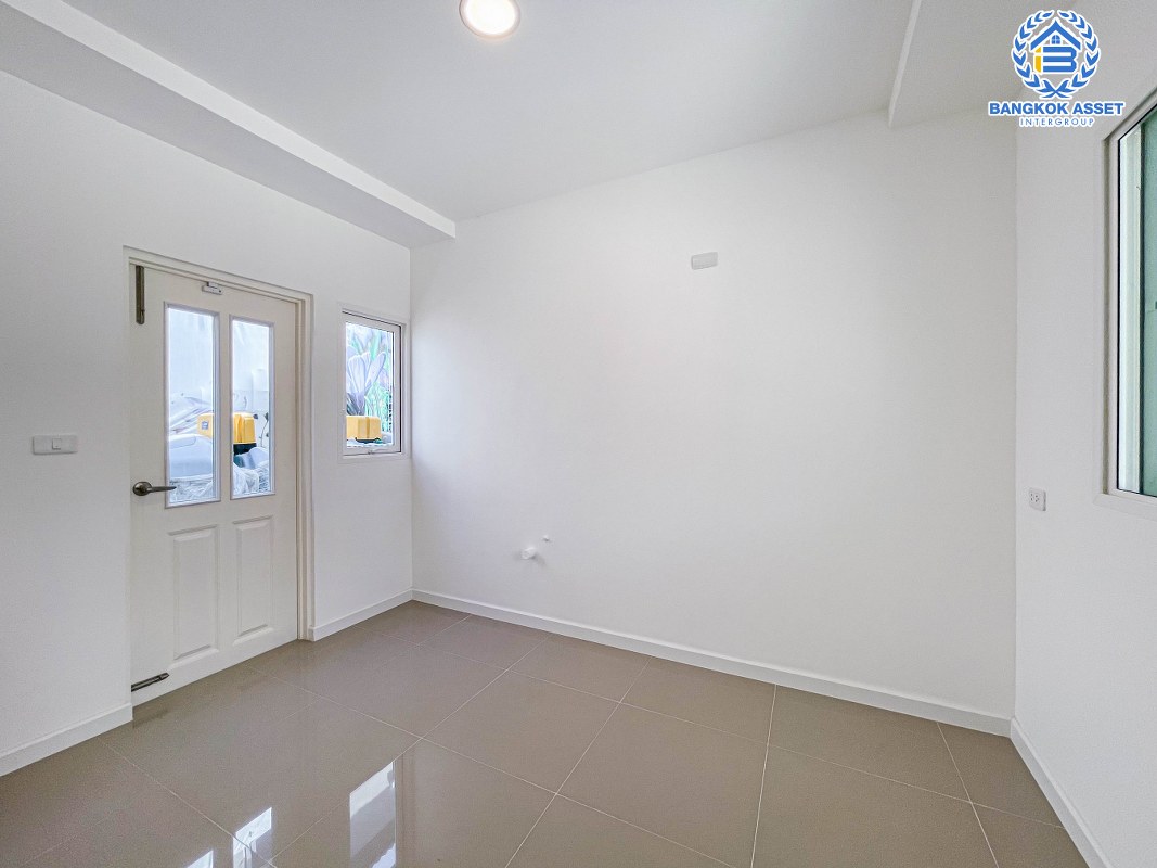 *****บ้านแฝดมือสองนนทบุรี ม.คาซ่าวิลล์ ปิ่นเกล้า-ศรีรัช เนื้อที่ 35 ตร.ว บ้านใหม่บิวท์อินสวย พร้อมฟังก์ชัน 3 ห้องนอน 3 ห้องน้ำ 2 ที่จอดรถ ทำเลดีสงบ เหมาะกับทุกครอบครัว ใกล้ห้างสรรพสินค้า "พลัสมอล" และทางด่วน "ศรีรัช" พร้อมขายแล้วจองเลย!