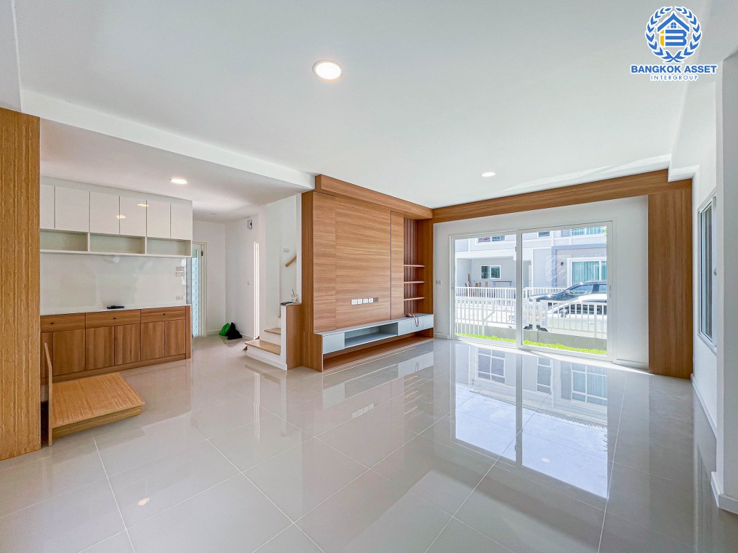 *****บ้านแฝดมือสองนนทบุรี ม.คาซ่าวิลล์ ปิ่นเกล้า-ศรีรัช เนื้อที่ 35 ตร.ว บ้านใหม่บิวท์อินสวย พร้อมฟังก์ชัน 3 ห้องนอน 3 ห้องน้ำ 2 ที่จอดรถ ทำเลดีสงบ เหมาะกับทุกครอบครัว ใกล้ห้างสรรพสินค้า "พลัสมอล" และทางด่วน "ศรีรัช" พร้อมขายแล้วจองเลย!