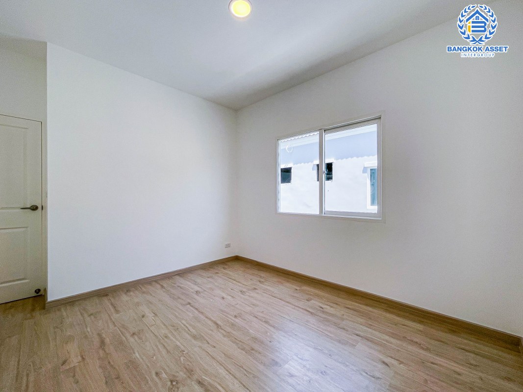 *****บ้านแฝดมือสองนนทบุรี ม.คาซ่าวิลล์ ปิ่นเกล้า-ศรีรัช เนื้อที่ 35 ตร.ว บ้านใหม่บิวท์อินสวย พร้อมฟังก์ชัน 3 ห้องนอน 3 ห้องน้ำ 2 ที่จอดรถ ทำเลดีสงบ เหมาะกับทุกครอบครัว ใกล้ห้างสรรพสินค้า "พลัสมอล" และทางด่วน "ศรีรัช" พร้อมขายแล้วจองเลย!