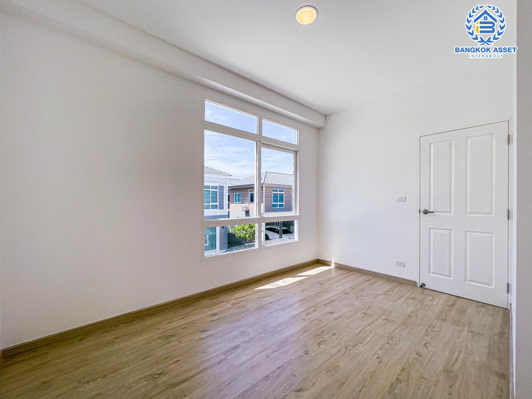 *****บ้านแฝดมือสองนนทบุรี ม.คาซ่าวิลล์ ปิ่นเกล้า-ศรีรัช เนื้อที่ 35 ตร.ว บ้านใหม่บิวท์อินสวย พร้อมฟังก์ชัน 3 ห้องนอน 3 ห้องน้ำ 2 ที่จอดรถ ทำเลดีสงบ เหมาะกับทุกครอบครัว ใกล้ห้างสรรพสินค้า "พลัสมอล" และทางด่วน "ศรีรัช" พร้อมขายแล้วจองเลย!