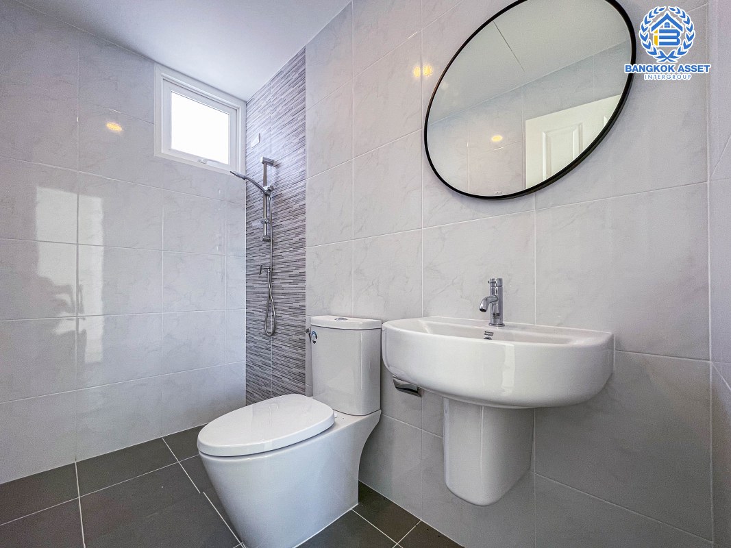 *****บ้านแฝดมือสองนนทบุรี ม.คาซ่าวิลล์ ปิ่นเกล้า-ศรีรัช เนื้อที่ 35 ตร.ว บ้านใหม่บิวท์อินสวย พร้อมฟังก์ชัน 3 ห้องนอน 3 ห้องน้ำ 2 ที่จอดรถ ทำเลดีสงบ เหมาะกับทุกครอบครัว ใกล้ห้างสรรพสินค้า "พลัสมอล" และทางด่วน "ศรีรัช" พร้อมขายแล้วจองเลย!