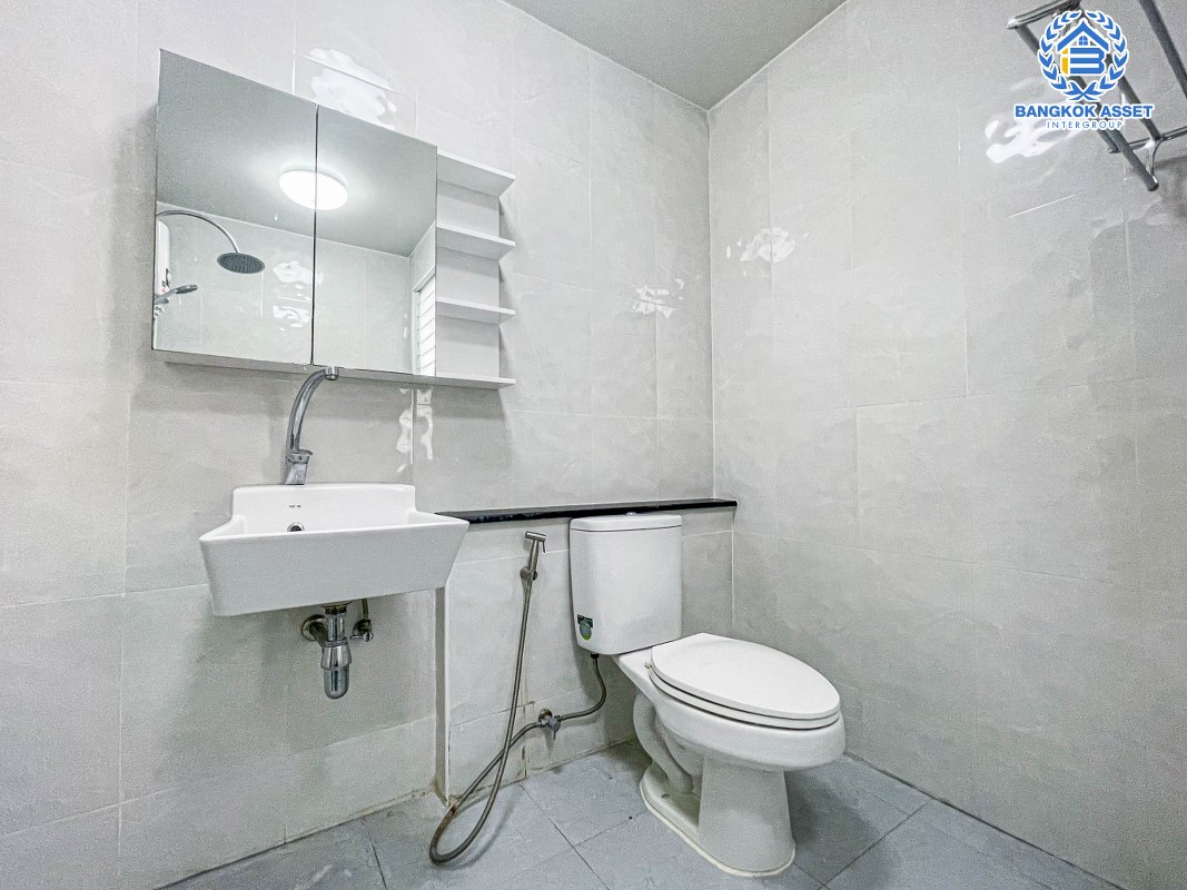 บ้านเดี่ยวมือสองปทุมธานี ม.ฮาบิเทีย ราชพฤกษ์-345 เนื้อที่กว้างสุดคุ้ม 60.2 ตร.ว บ้านสวยพร้อมอยู่ หลังมุม กับฟังก์ชัน 4 ห้องนอน 4 ห้องน้ำ 2 ที่จอดรถ มีระบบรักษาความปลอดภัยเพียบพร้อม ทำเลใกล้ถนนใหญ่ เชื่อมต่อถนนสะพานนนทบุรี-บางบัวทอง, ถนนราชพฤกษ์ พร้อมขายแล้ว!