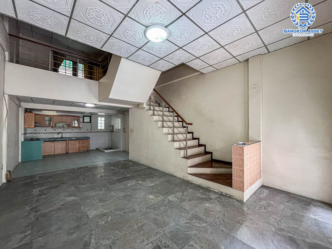 *****ทาวน์โฮมมือสองนนทุบรี ม.สรานนท์ ติวานนท์-ปากเกร็ด สภาพดี เนื้อที่ 18 ตร.ว. ฟังก์ชันจัดเต็ม 4 ห้องนอน 3 ห้องน้ำ 1 ที่จอดรถ บนทำเลติดถนนติวานนท์ ใกล้เซ็นทรัลแจ้งวัฒนะ, รถไฟฟ้าสายสีชมพู "สถานีปากเกร็ด" และทางด่วน "ศรีรัช"