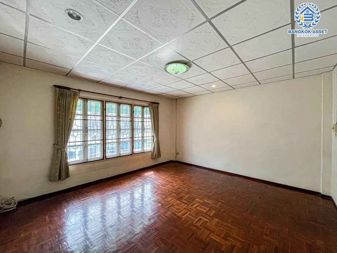 *****ทาวน์โฮมมือสองนนทุบรี ม.สรานนท์ ติวานนท์-ปากเกร็ด สภาพดี เนื้อที่ 18 ตร.ว. ฟังก์ชันจัดเต็ม 4 ห้องนอน 3 ห้องน้ำ 1 ที่จอดรถ บนทำเลติดถนนติวานนท์ ใกล้เซ็นทรัลแจ้งวัฒนะ, รถไฟฟ้าสายสีชมพู "สถานีปากเกร็ด" และทางด่วน "ศรีรัช"