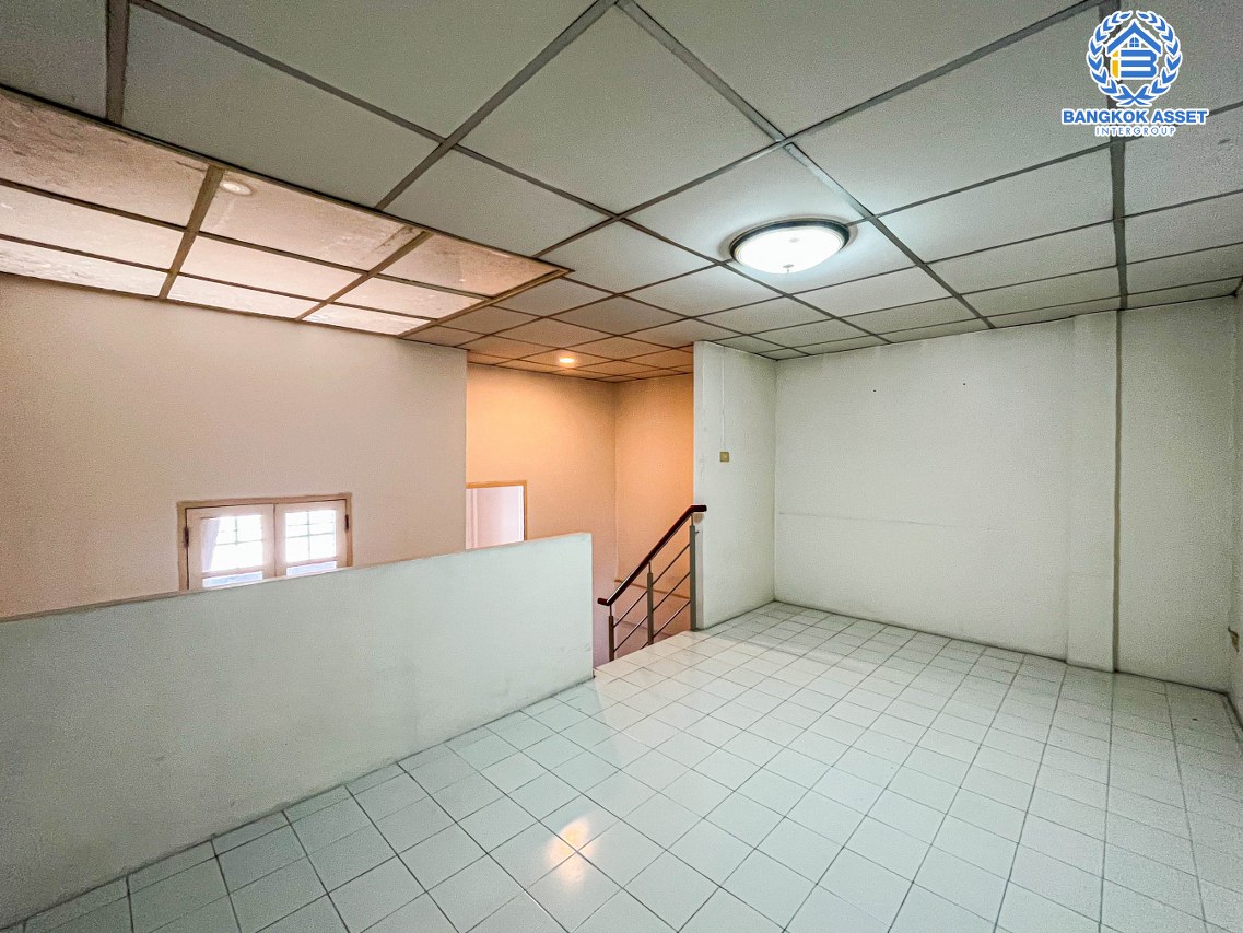 *****ทาวน์โฮมมือสองนนทุบรี ม.สรานนท์ ติวานนท์-ปากเกร็ด สภาพดี เนื้อที่ 18 ตร.ว. ฟังก์ชันจัดเต็ม 4 ห้องนอน 3 ห้องน้ำ 1 ที่จอดรถ บนทำเลติดถนนติวานนท์ ใกล้เซ็นทรัลแจ้งวัฒนะ, รถไฟฟ้าสายสีชมพู "สถานีปากเกร็ด" และทางด่วน "ศรีรัช"