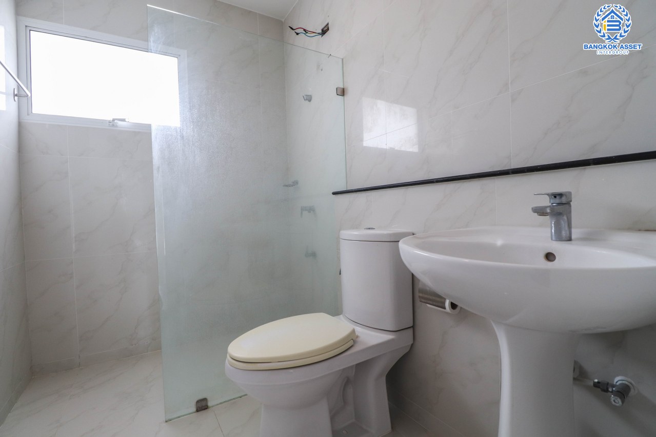 บ้านแฝดมือสอง นนทบุรี คุณภาพแบรนด์ Perfect Property ม.เพอร์เฟคพาร์ค ราชพฤกษ์ หลังใหญ่ เนื้อที่ 39.6 ตร.ว. ฟังก์ชัน 3 ห้องนอน 2 ห้องน้ำ 2 ที่จอดรถ ต่อเติมครบพร้อมเข้าอยู่ บนทำเลโซนเมือง ติดถนนราชพฤกษ์ ใกล้วงเวียนพระรามห้า เชื่อมต่อรถไฟฟ้าสายสีม่วง "สถานีบางรักน้อยท่าอิฐ" และทางด่วน "ศรีรัช"