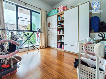 *****ทาวน์เฮ้าส์มือสองกรุงเทพมหานคร ม.เดอะวิลล่า รามอินทรา เนื้อที่ 21 ตร.ว สภาพดี น่าอยู่ พร้อมฟังก์ชัน 4 ห้องนอน 2 ห้องน้ำ 1 ที่จอดรถ พิเศษฟรี! 3 เครื่องปรับอากาศและ 2 เครื่องทำน้ำอุ่น ทำเลติดถนนใหญ่ เชื่อมต่อถนนกาญจนาภิเษก, ถนนคู้บอน และห้างสรรพสินค้า "เซ็นทรัลรามอินทรา"