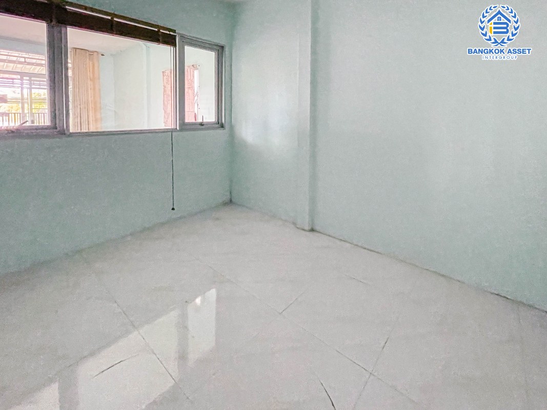 *****ทาวน์เฮ้าส์มือสองกรุงเทพมหานคร ม.ซอยสุขาภิบาล5 เนื้อที่ 25 ตร.ว สถาพดีพร้อมขาย กับฟังก์ชัน 3 ห้องนอน 2 ห้องน้ำ 1 ที่จอดรถ เหมาะสำหรับทุกครอบครัว ทำเลเดินทางสะดวก ใกล้ทางด่วนพิเศษ "ฉลองรัช"และ "ศรีรัช"